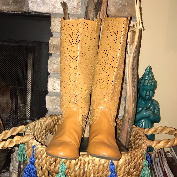 Last Chance Express Tan Dress Boots 